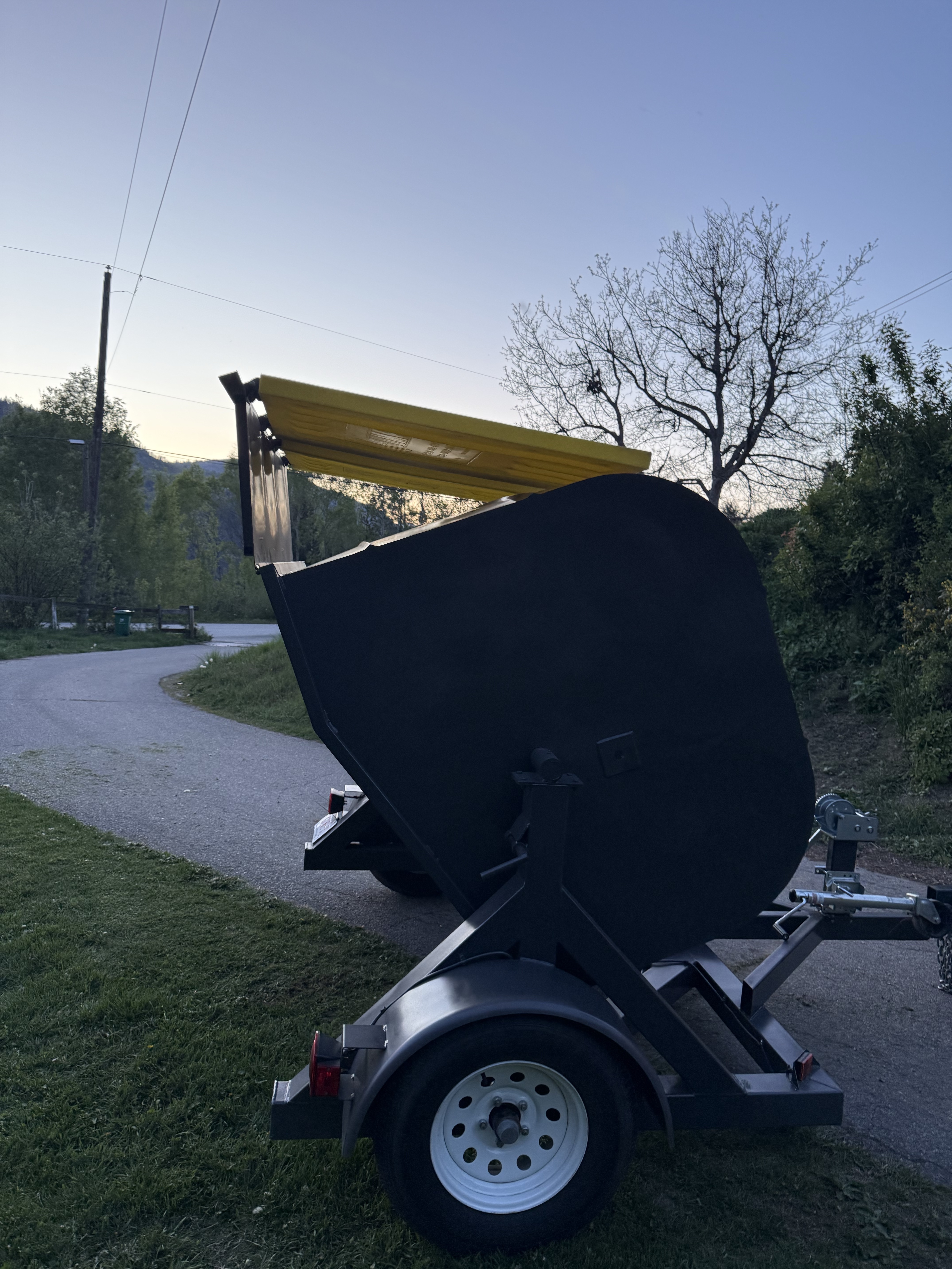 Bin detail — hitch and frame